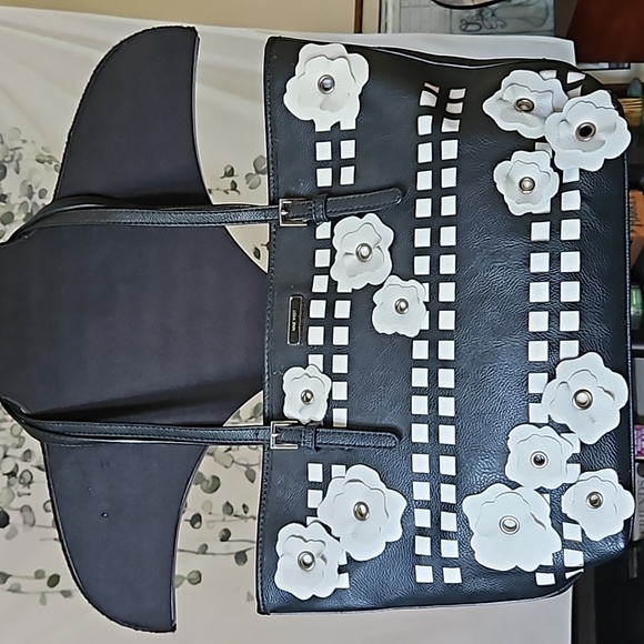 Nine west 🖤 floral applique purse - Picture 1 of 11